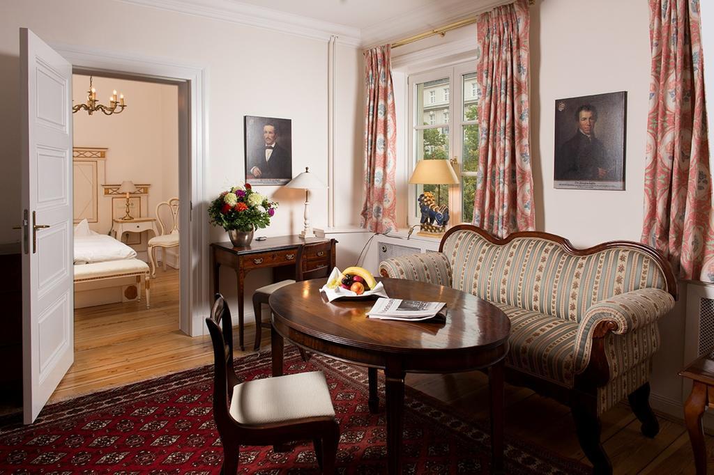 Palais Esplanade Hamburg - Adults Only Hotel Room photo