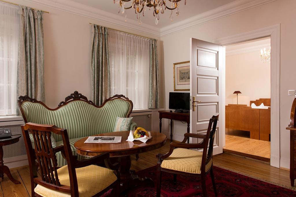 Palais Esplanade Hamburg - Adults Only Hotel Room photo