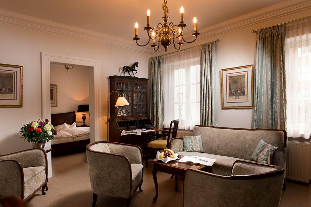 Palais Esplanade Hamburg - Adults Only Hotel Room photo